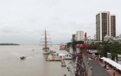 Referencial. En el Malecón 2000 hay una serie de actividades acuáticas y en los juegos de diversión que integran el área. .