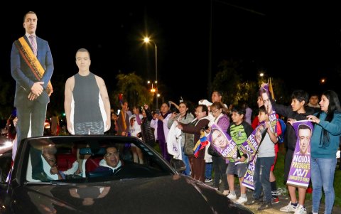 Así celebraron los simpatizantes de Noboa la noche del 13 de abril de 2025.