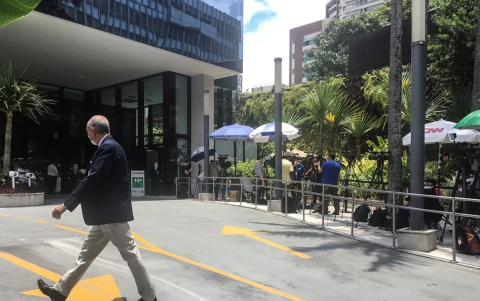 Exterior del hospital Vila Nova Star de Sao Paulo, en el que está ingresado el expresidente brasileño Jair Bolsonaro.