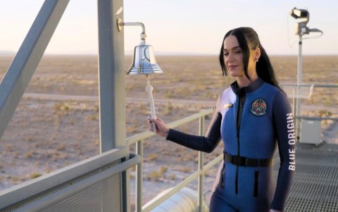 Katy Perry minutos antes del viaje fuera de la atmósfera terrestre.