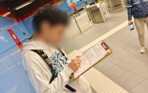 El joven fue notificado por el personal de la Agencia Metropolitano de Control sobre la sanción