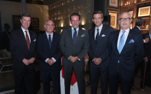 Los caballeros de la soberana Orden de Malta en Ecuador: Arturo Griffin, Arturo Feraud, Alfredo Guzmán, Santiago Roca  y Juan Trujillo,