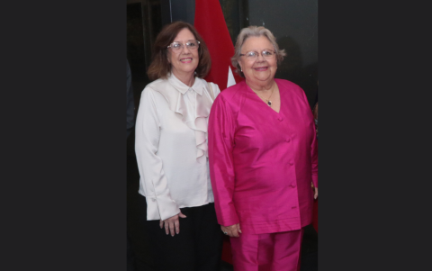 Ana María Pinching de Ching y María Fernanda Parra.
