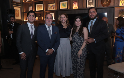 Enrique Ortega Ycaza, Ricardo Ortega Maldonado, Margarita Ycaza de Ortega, Arianna Ortega de Espinoza y Humberto Espinoza.