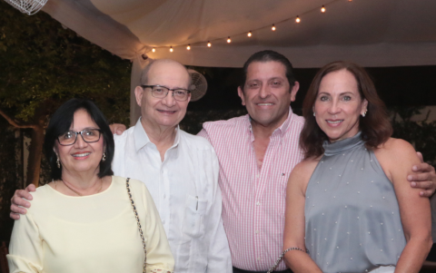 Priscila de Villacreses, Ramón Villacreses, Andrés Mata y Carmen Campozano de Mata.