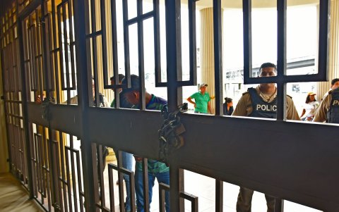 Con una cadena se bloqueó el acceso al edificio administrativo donde está la oficina de la rectora y donde sesionó el Consejo Universitario de la Agraria.