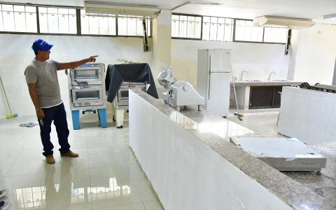 Así están algunos salones de la Universidad Agraria: con trabajos aún por terminar, lo que impide que las clases comiencen a tiempo.