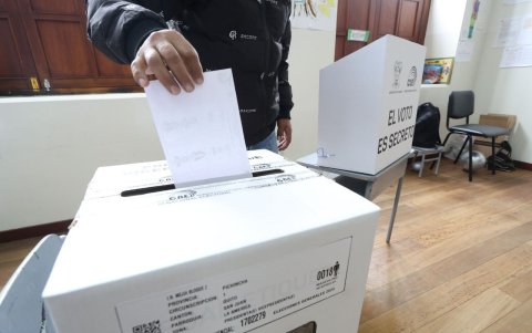 El correísmo señala que hubo bolígrafos con tinta especial y papeletas son un espacios diferenciados con reactivos químicos.