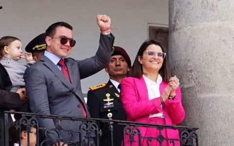 Daniel Noboa salió el 15 de abril al balcón de Carondelet junto a su vicepresidenta electa María José Pinto para dirigirse a sus simpatizantes.