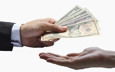 El décimo cuarto sueldo en Ecuador equivale al salario básico unificado y debe ser depositado según el calendario escolar de cada región.