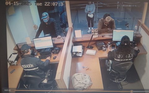 Según el Ministerio del Interior, entidad a la que pertenece Migración, Borja se presentó con el rostro cubierto con una mascarilla.