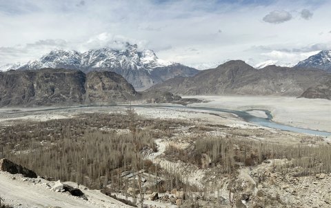 Una vista general de la aldea de Hussainabad en el distrito de Skardu, en la región montañosa de Gilgit-Baltistán de Pakistán.