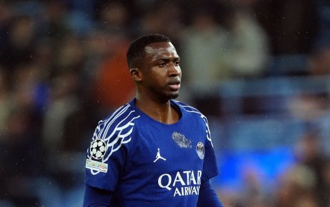 Willian Pacho fue uno de los puntos altos del PSG en Londres.