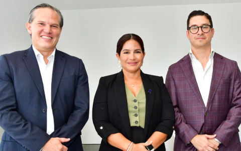 Ricardo Campoverde, Rosa de la Paz y Juan Carlos Salame.