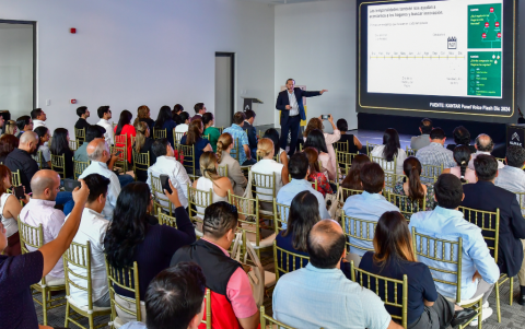 Más de 120 personas estuvieron atentas a las charlas.