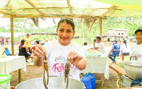 La captura del camarón se hace con técnicas de los abuelos y se califica el de mayor tamaño.