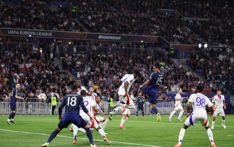 Manchester recato un empate (2-2) contra Olympique de Lyon en la ida de los cuartos de final de Europa League