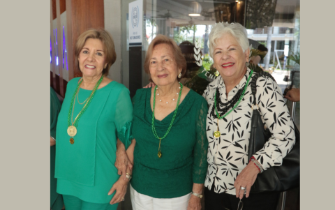 María Cristina Martínez, Carola Gilbert de Coello y Mildred Carbo de Amador.