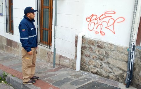 Inspectores de la Agencia Metropolitana de Control constataron que los daños abarcan varias zonas del Centro Histórico.