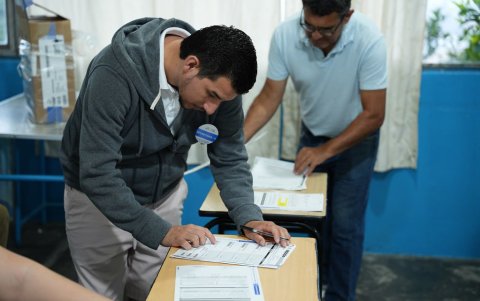 El correísmo denuncia que hubo irregularidades en las actas electorales.