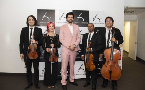 Los artistas: Álex Jimbo Viteri, Estefanía Rivera, Joan Sánchez, Luis Causte y Gabriel Chimbo Viteri.