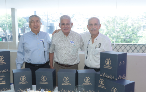 Ángel Abad, Bolívar Moreno y Jacinto Alvear.