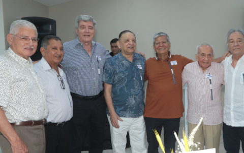Bolívar Moreno, Luis Peñafiel, Mario Vernaza, Carlos Manjarrez, Carlos Espinoza y Octavio Hernández.