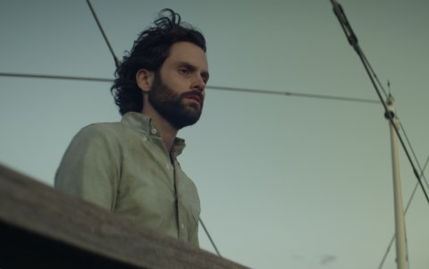 Penn Badgley como Joe Goldberg..