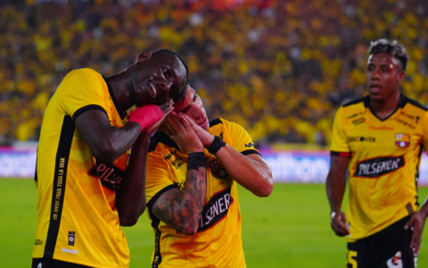 Janner Corozo (i) es la carta de gol de Barcelona SC