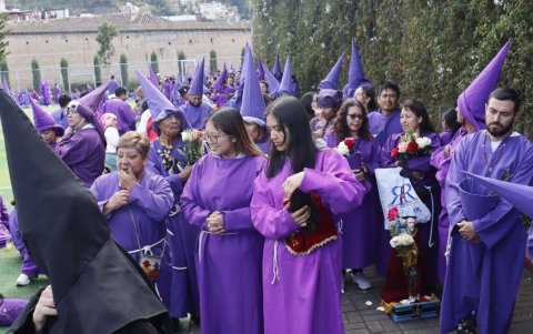 Quiteños en la procesión de Jesús del Gran Poder.