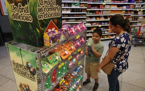 En Megamaxi la industria ofreció su oferta de productos de Pascua.