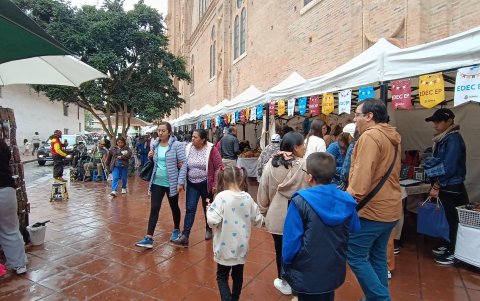 Visitantes de varias ciudades llegan a Cuenca por el feriado.