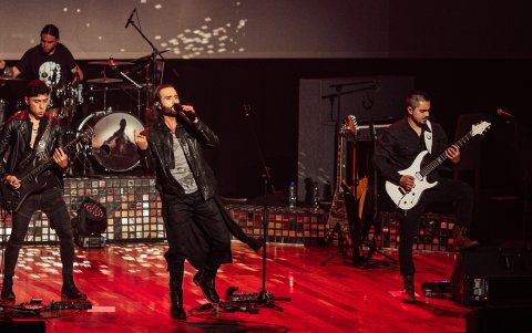 Anima Inside está trabajado con la disquera Rockshots Records, con sede en Italia, para la promoción de su trabajo a nivel mundial.