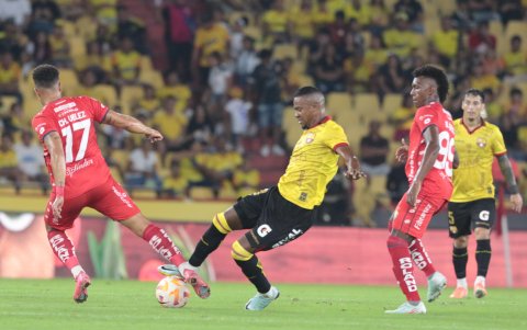 Fue una intensa batalla en el Monumental.