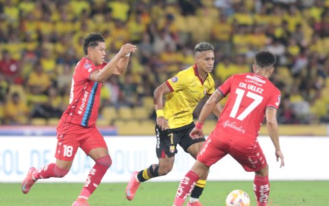 Barcelona SC tuvo problemas para generar jugadas en el ataque.