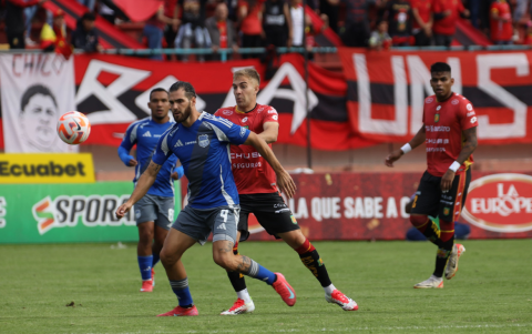 Deportivo Cuenca recibió a Emelec y cayó 1-0 en el estadio Alejandro Serrano Aguilar