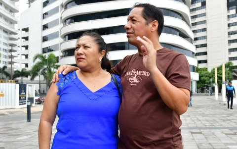 Erwin Zapata y Alexandra Menéndez recorrieron con sus familiares el sector de Puerto Santa, donde pidieron más presencia policial.
