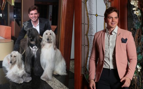 La elegancia define su universo creativo no solo al diseñar sino también vestir.