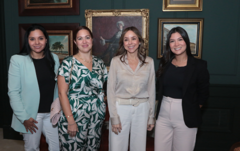 Evelyn Espinoza, Gabriela Baquerizo, María Gabriela Navarrete y Samantha Salazar.