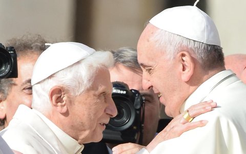 El Papa Francisco, primer pontífice latinoamericano, marcó su papado con un estilo cercano, reformista y comprometido con los más vulnerables.