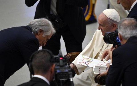 El papa Francisco, líder de la Iglesia Católica por más de una década, falleció a los 88 años dejando un legado de apertura y reforma.