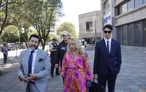 La jueza Nubia Vera también acudió a la Fiscalía junto a su abogado, Washington Andrade.