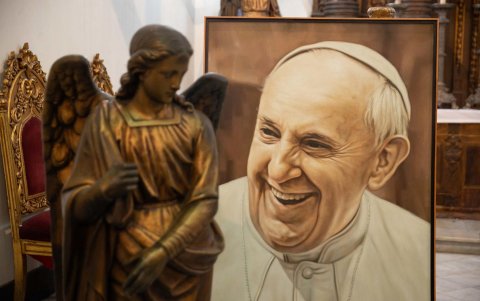 El papa Francisco falleció este lunes 21 de abril, dejando vacante la sede de San Pedro y dando inicio al proceso para elegir a su sucesor en el Vaticano.