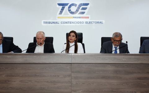 El Pleno del Tribunal Contencioso Electoral (TCE) ratificó la destitución de la Liga Azul en última instancia.