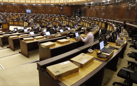 Este 22 de abril de 2025, en el Pleno de la Asamblea se pudo observar los nuevo equipos sacados de sus cajas para las pruebas.
