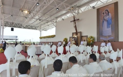 El papa, durante su misa en Samanes.