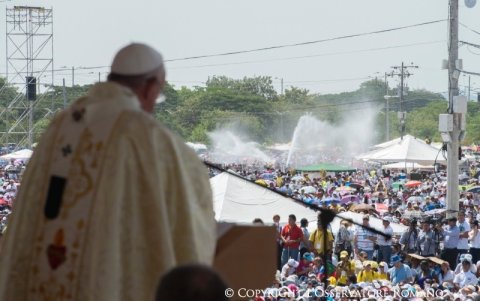 Era una tarde soleada, en un Parque Samanes que todavía no tenía árboles.
