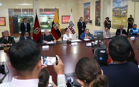 a presidenta de la Asamblea Nacional, Viviana Veloz, participó de la rueda de prensa de evaluación del desarrollo del megasimulacro multiamenazas.
