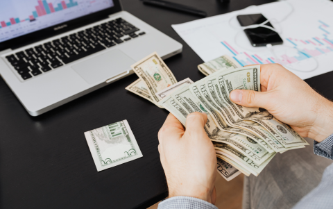 La medida busca dar un respiro financiero a quienes aún tienen cuotas por vencer en sus préstamos activos.