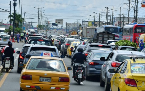 El tráfico es uno de los problemas que afecta al cantón. Esto, sumado al mal estado de las calles afectan de forma directa a la movilidad.